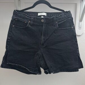 Abercrombie & Fitch Curve Black Denim 5 in Dad Shorts-12/31